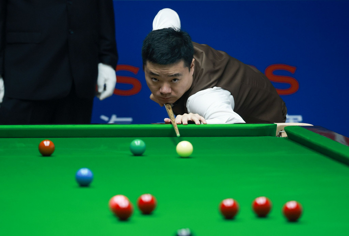 手指指天或 手指指天或